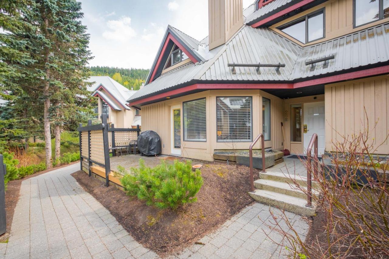 Snowberry By Outpost Whistler Villa Екстериор снимка